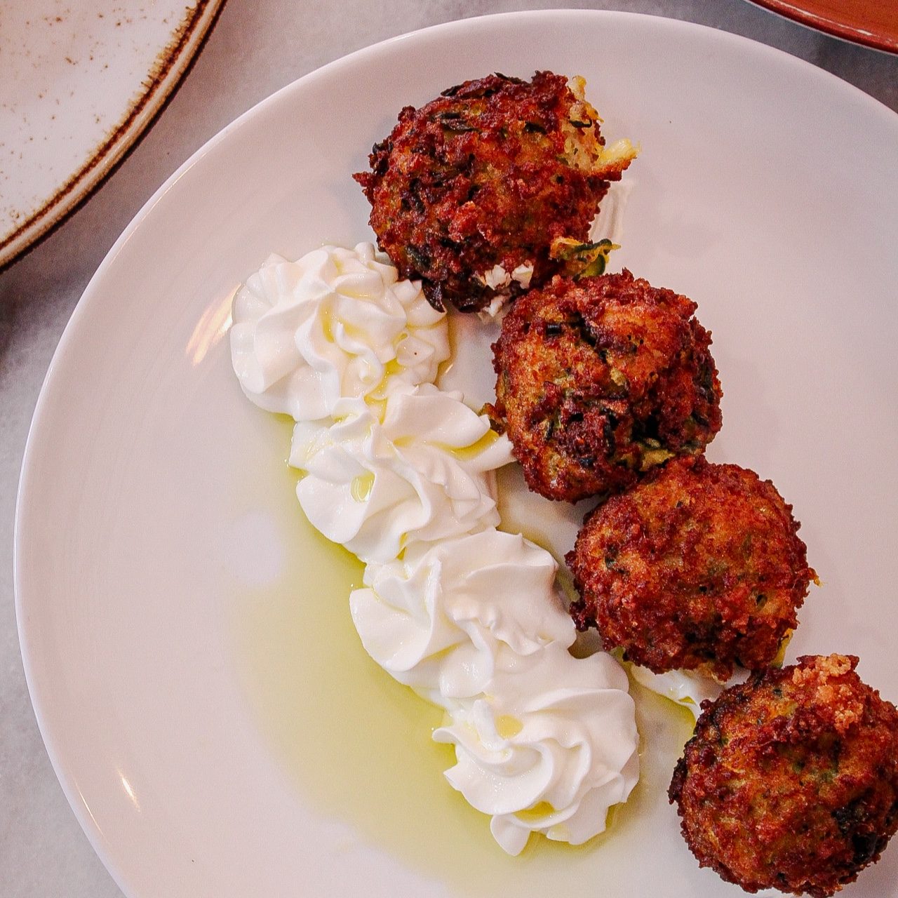 Kolokithokeftedes [Zucchini Balls].