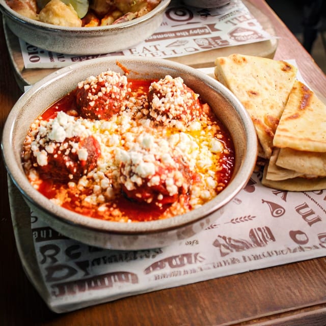 Keftedes (Meatballs).